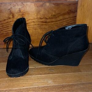 White Mountain Black Wedge Suede Booties, Size 7.5, EUC!